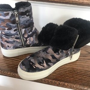 J/SLIDES NYC camo booties